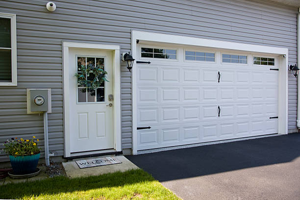 24/7 Emergency Garage Door Panel Replacement experts in Grand Prairie, TX